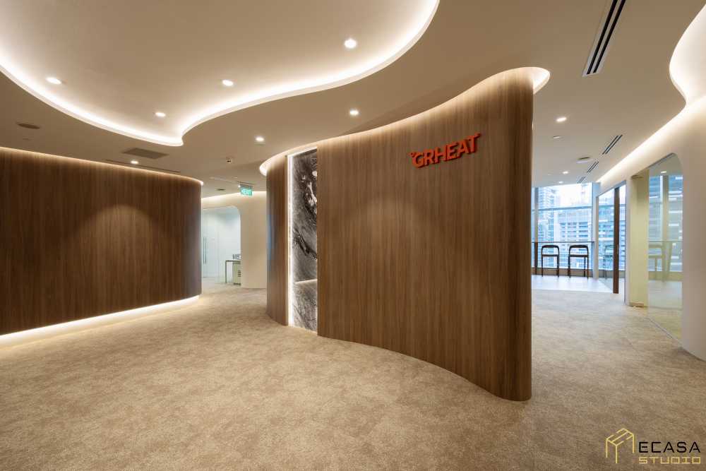 Modern Showroom with Feature Wall and Ceiling Light