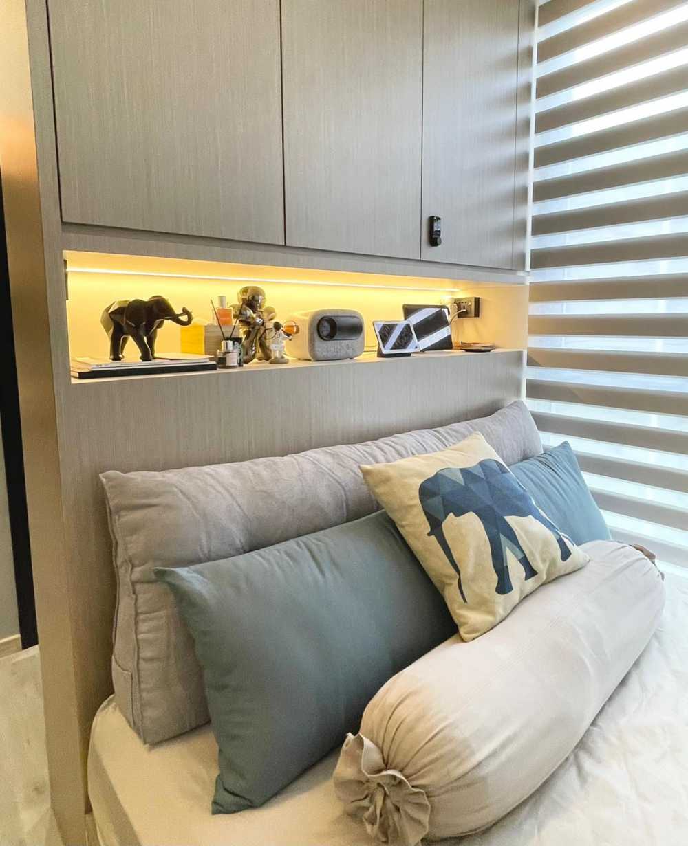Contemporary Bedroom with Bookshelf and Bay Window