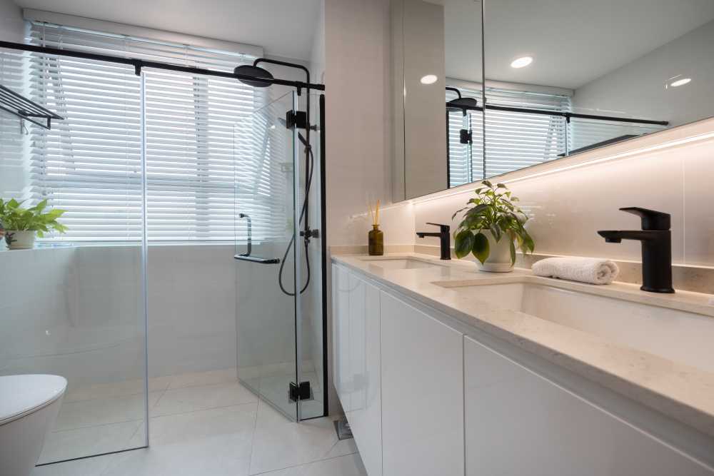 Modern Bathroom with Mirror and Shower Screen