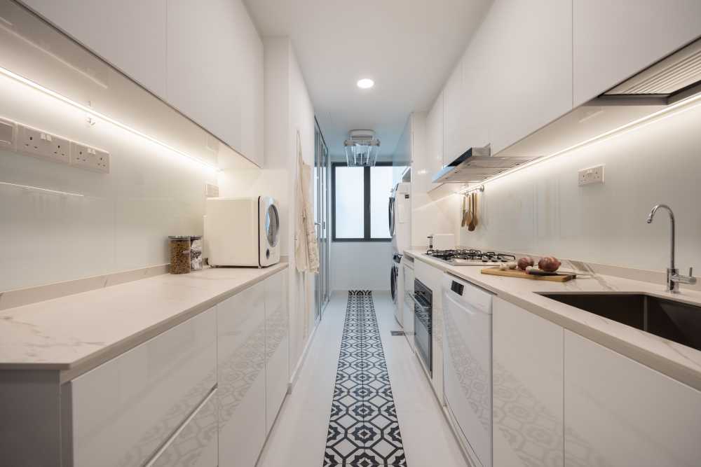 Modern Kitchen with Kitchen Window and Mosaic