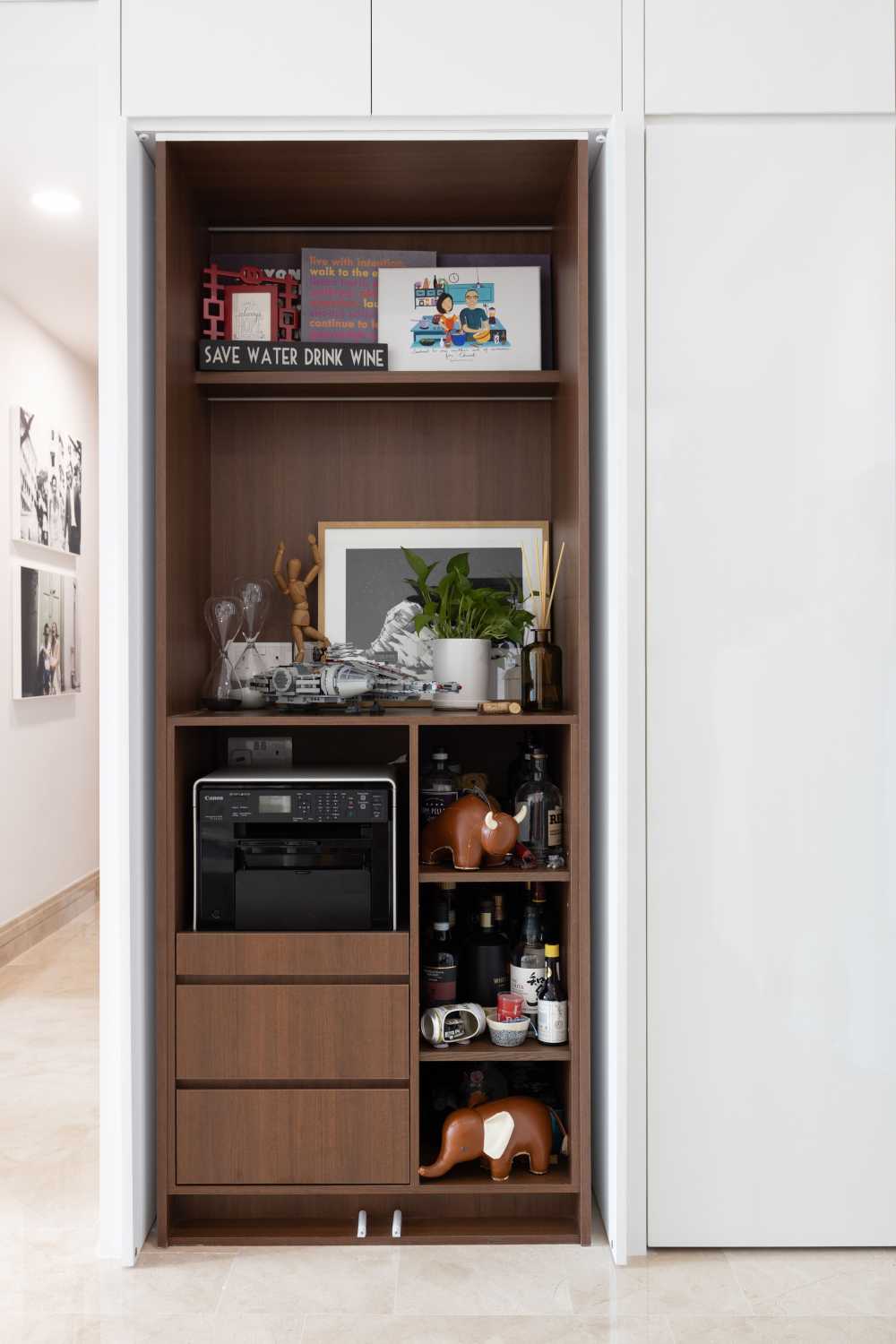 Modern Living Room with Console Table and Small Storage