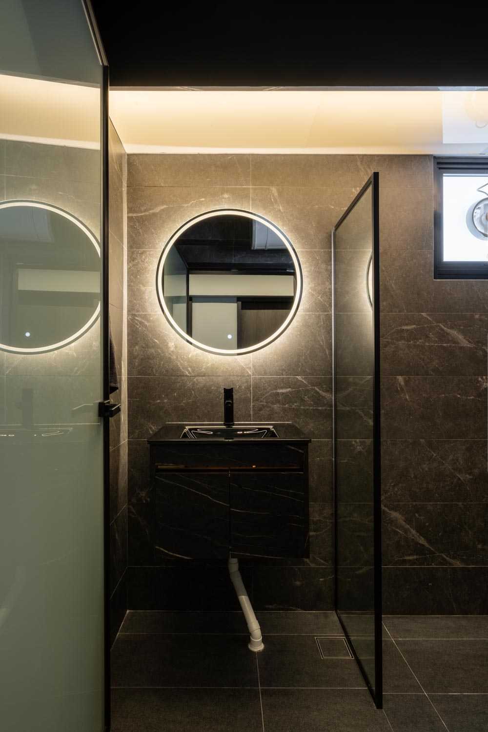 Modern Bathroom with Mirror and Bathroom Mirrors