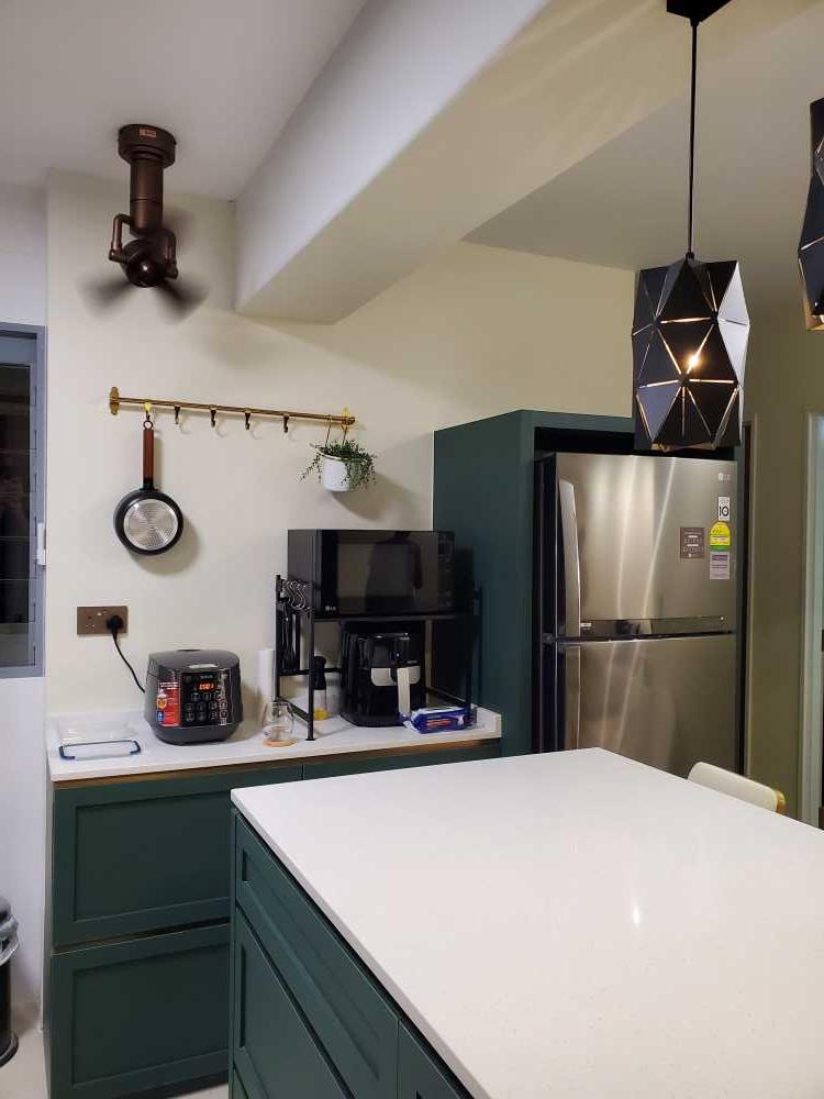Modern Kitchen with Countertop and Kitchen Island