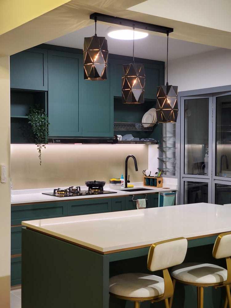 Modern Kitchen with Countertop and Kitchen Island