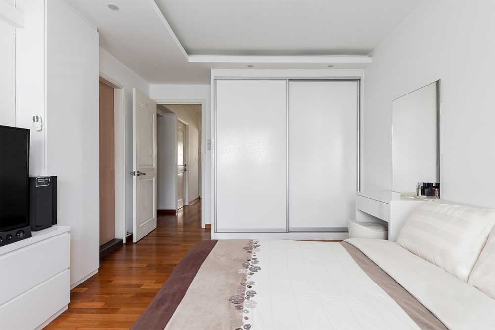 Modern Bedroom with Parquet Floor and Wardrobe