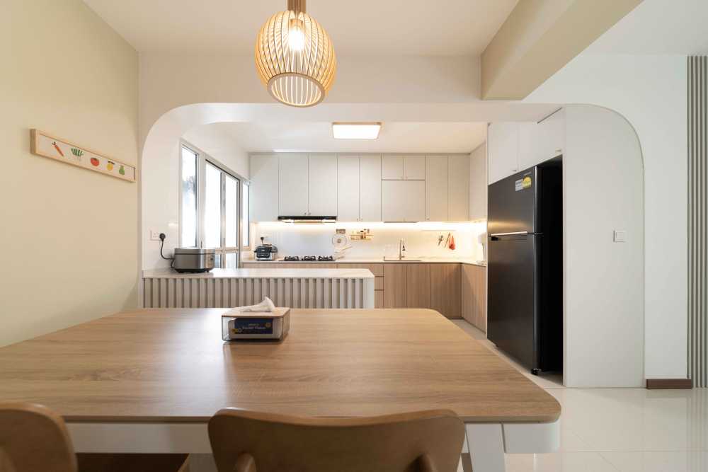 Contemporary Kitchen with Countertop and Homogeneous Tiles
