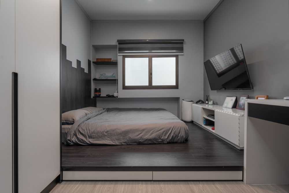 Modern Bedroom with Platform Bed and Vinyl Flooring
