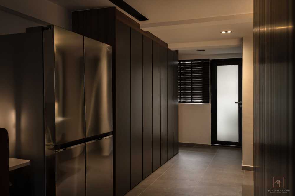 Contemporary Kitchen with Homogeneous Tiles and Cupboard