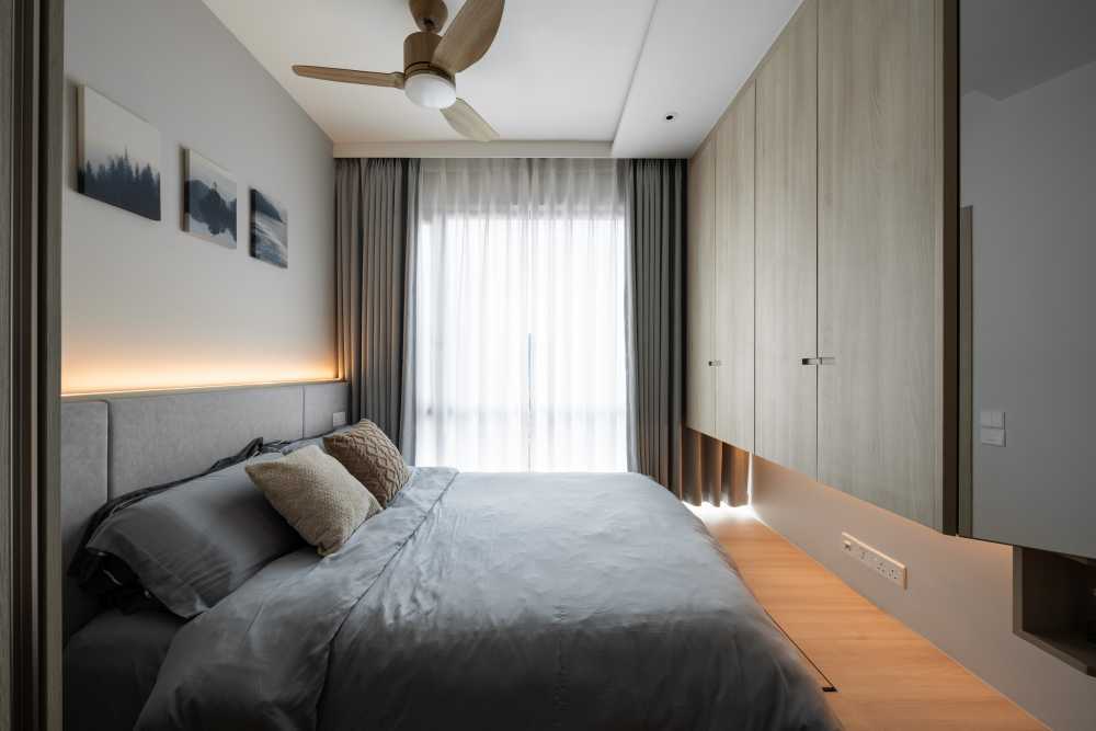 Minimalist Bedroom with Platform Bed and Vinyl Flooring