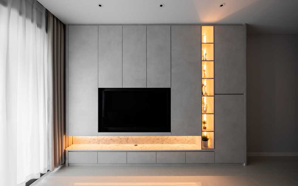 Minimalist Living Room with Homogeneous Tiles and Feature Wall