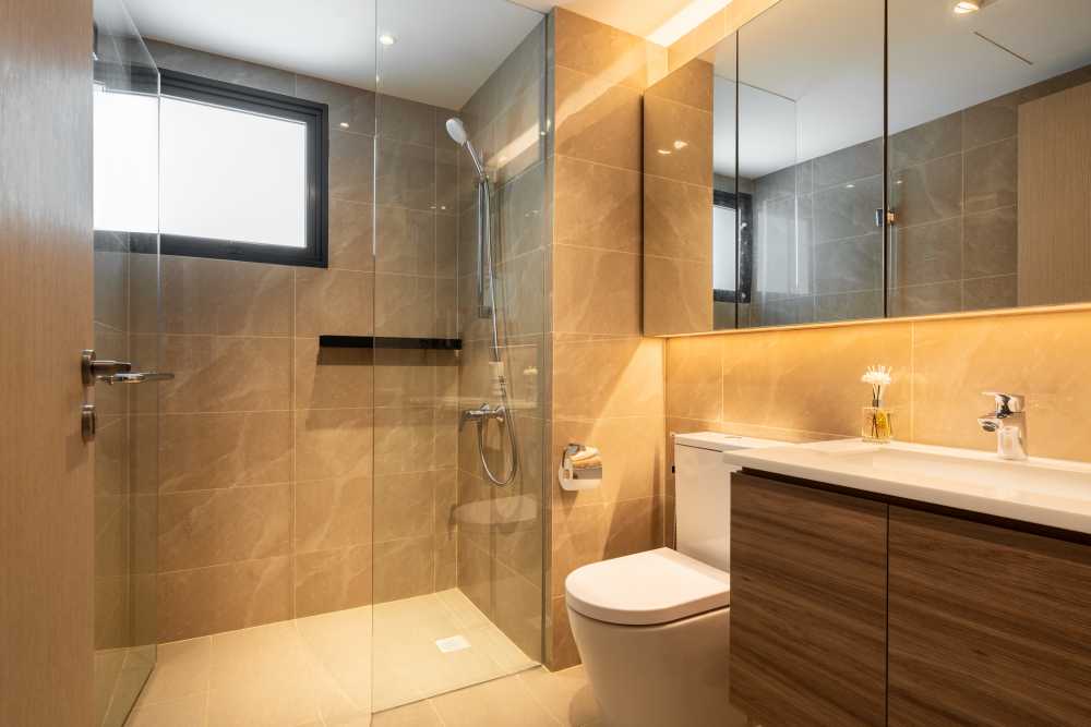 Minimalist Bathroom with Mirror and Bathroom Storage