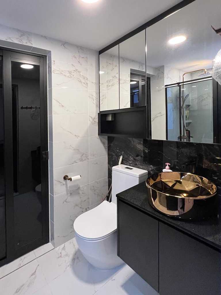 Scandinavian Bathroom with Parquet Floor and Marble Floor