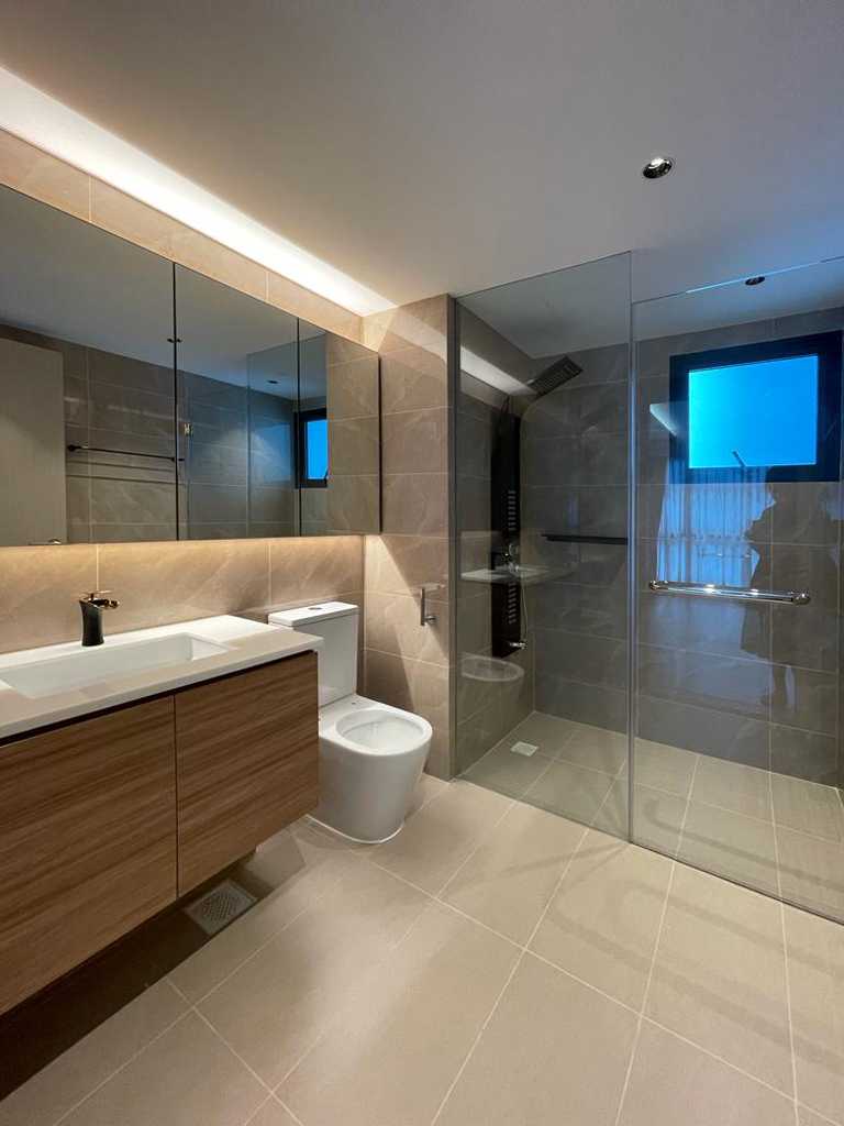 Scandinavian Bathroom with Mirror and Mosaic