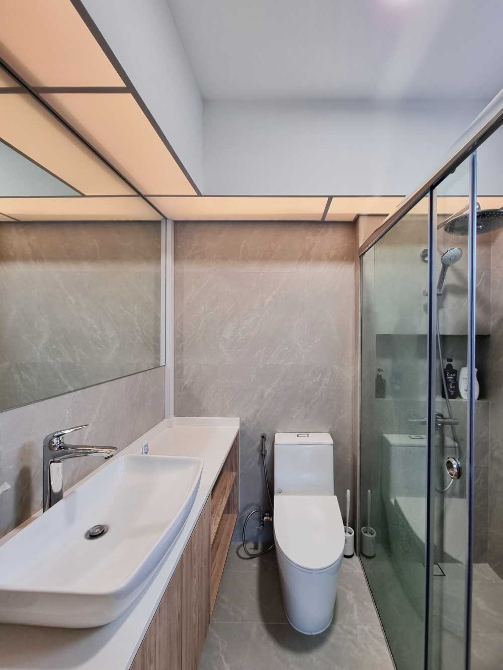 Scandinavian Bathroom with Marble Floor and Mirror