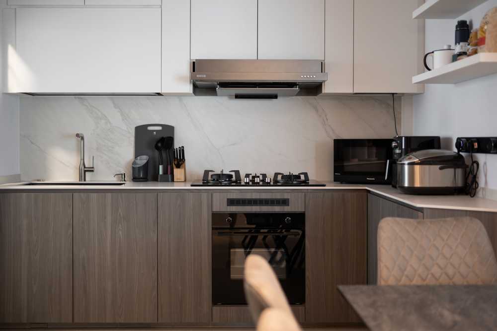 Modern Kitchen with Countertop and Open Kitchen