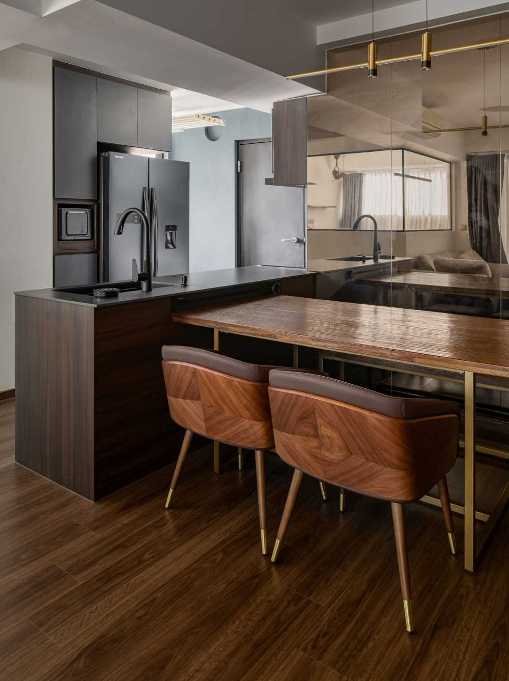 Contemporary Kitchen with Countertop and Cupboard