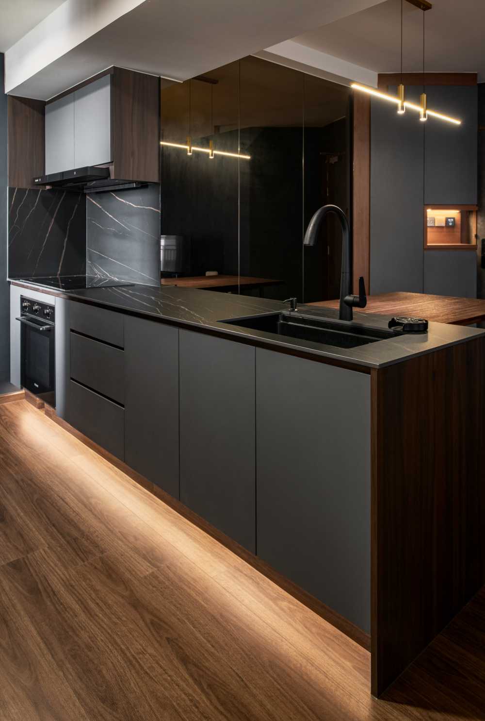 Contemporary Kitchen with Countertop and Kitchen Island