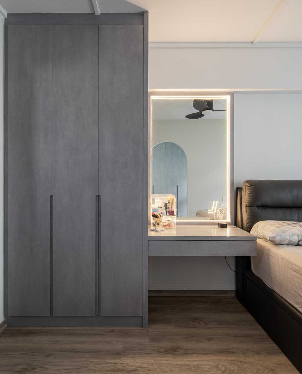Contemporary Bedroom with Vinyl Flooring and Wardrobe