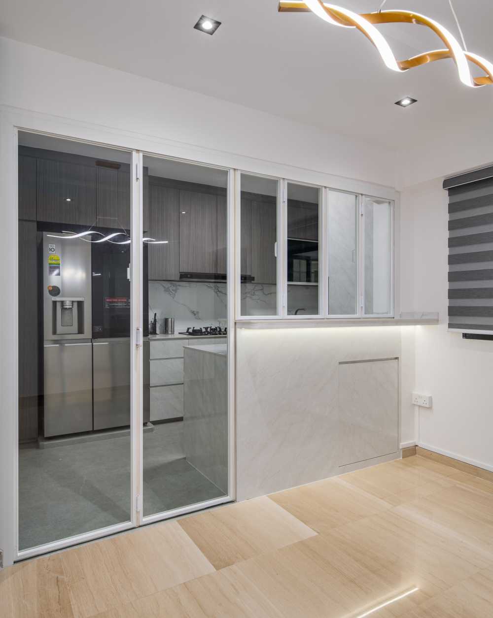 Contemporary Kitchen with Homogeneous Tiles and Kitchen Island