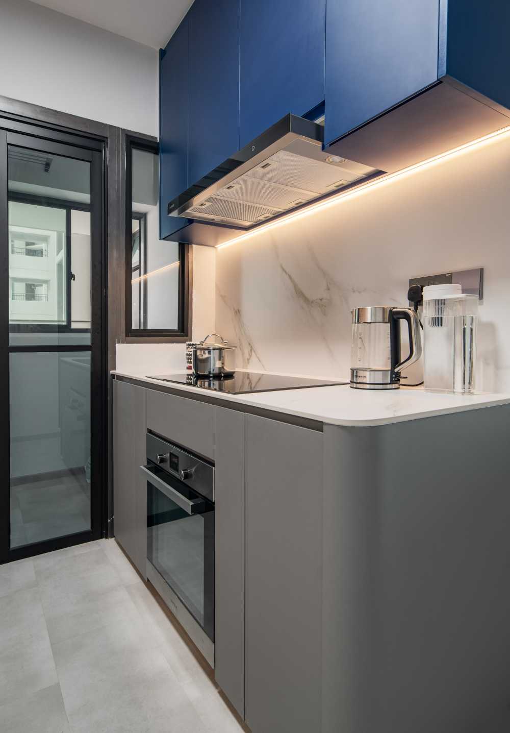 Scandinavian Kitchen with Countertop and Homogeneous Tiles
