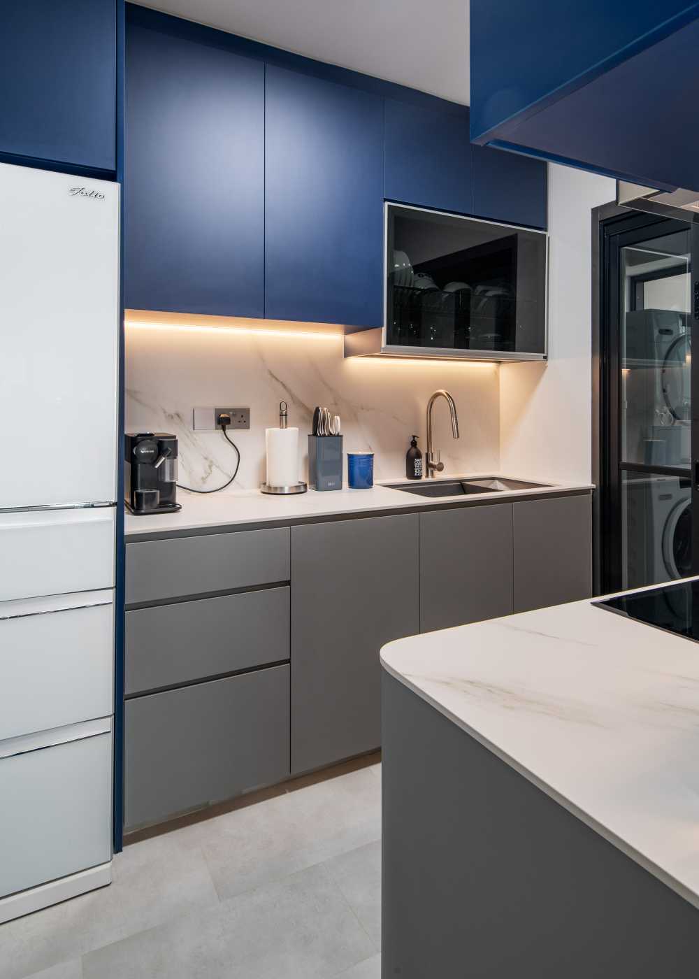 Scandinavian Kitchen with Countertop and Homogeneous Tiles