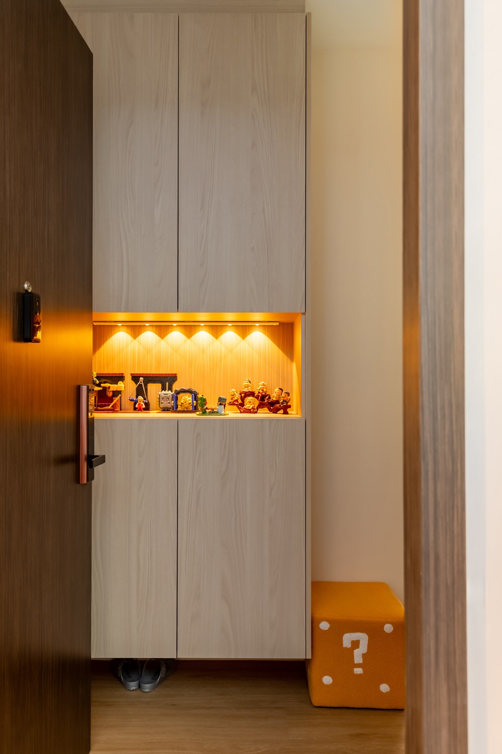 Scandinavian Foyer with Vinyl Flooring and Display Cabinets
