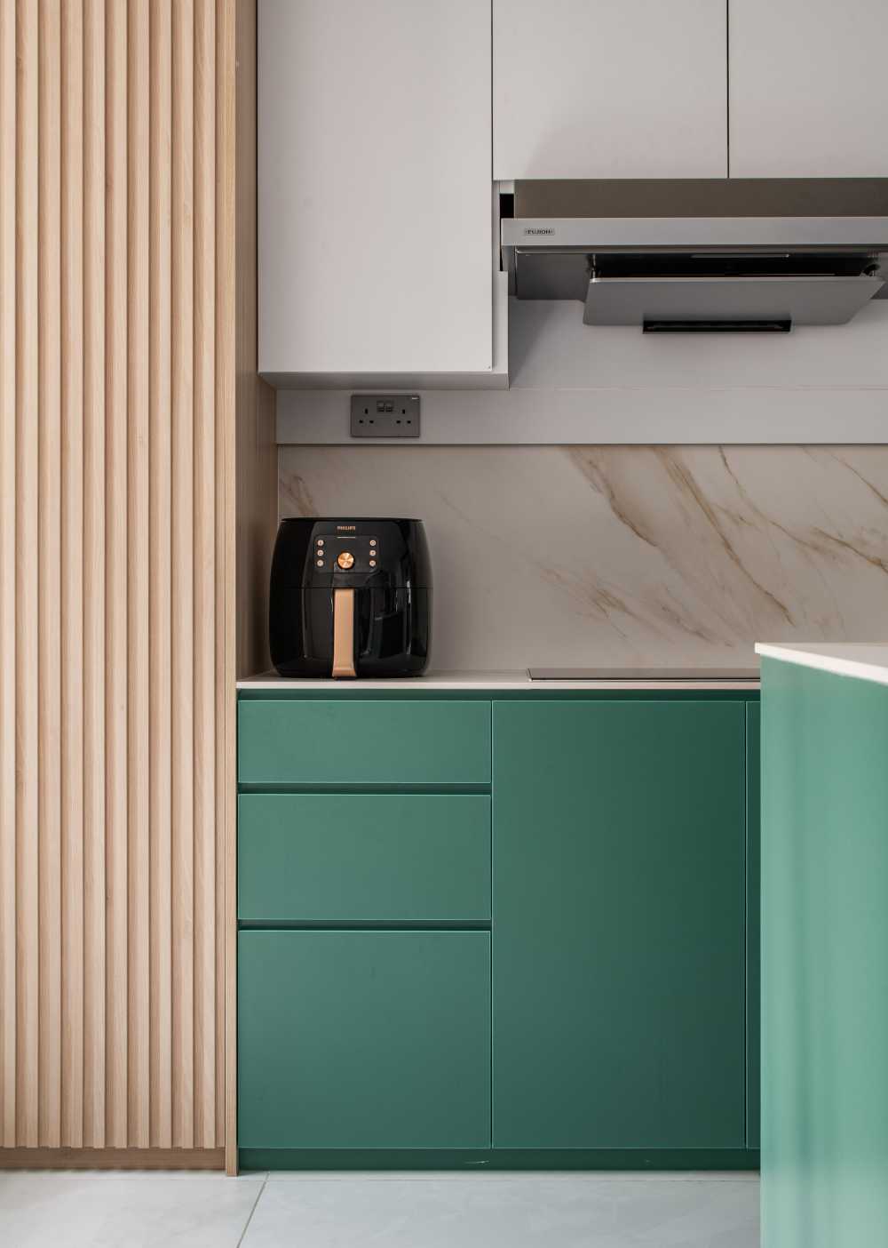 Scandinavian Kitchen with Countertop and Open Kitchen
