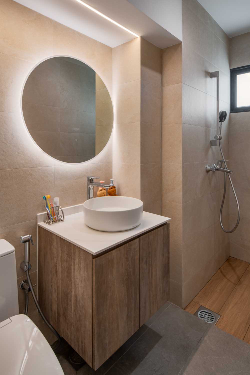 Scandinavian Bathroom with Homogeneous Tiles and Mirror