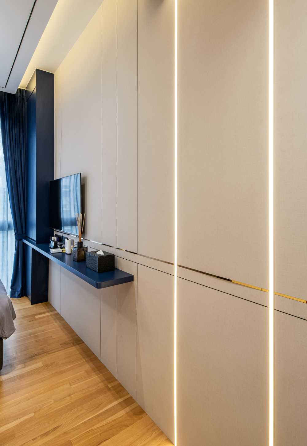 Modern Bedroom with Vinyl Flooring and TV Console