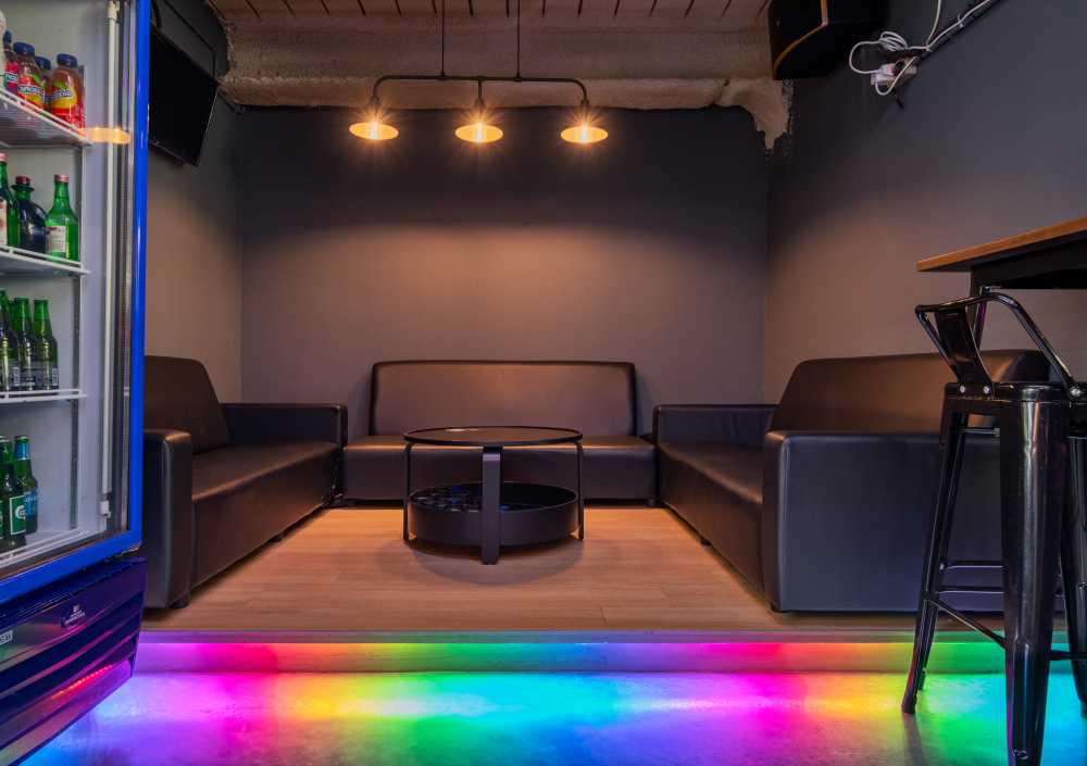 Contemporary Restaurant with Vinyl Flooring and Drop Light
