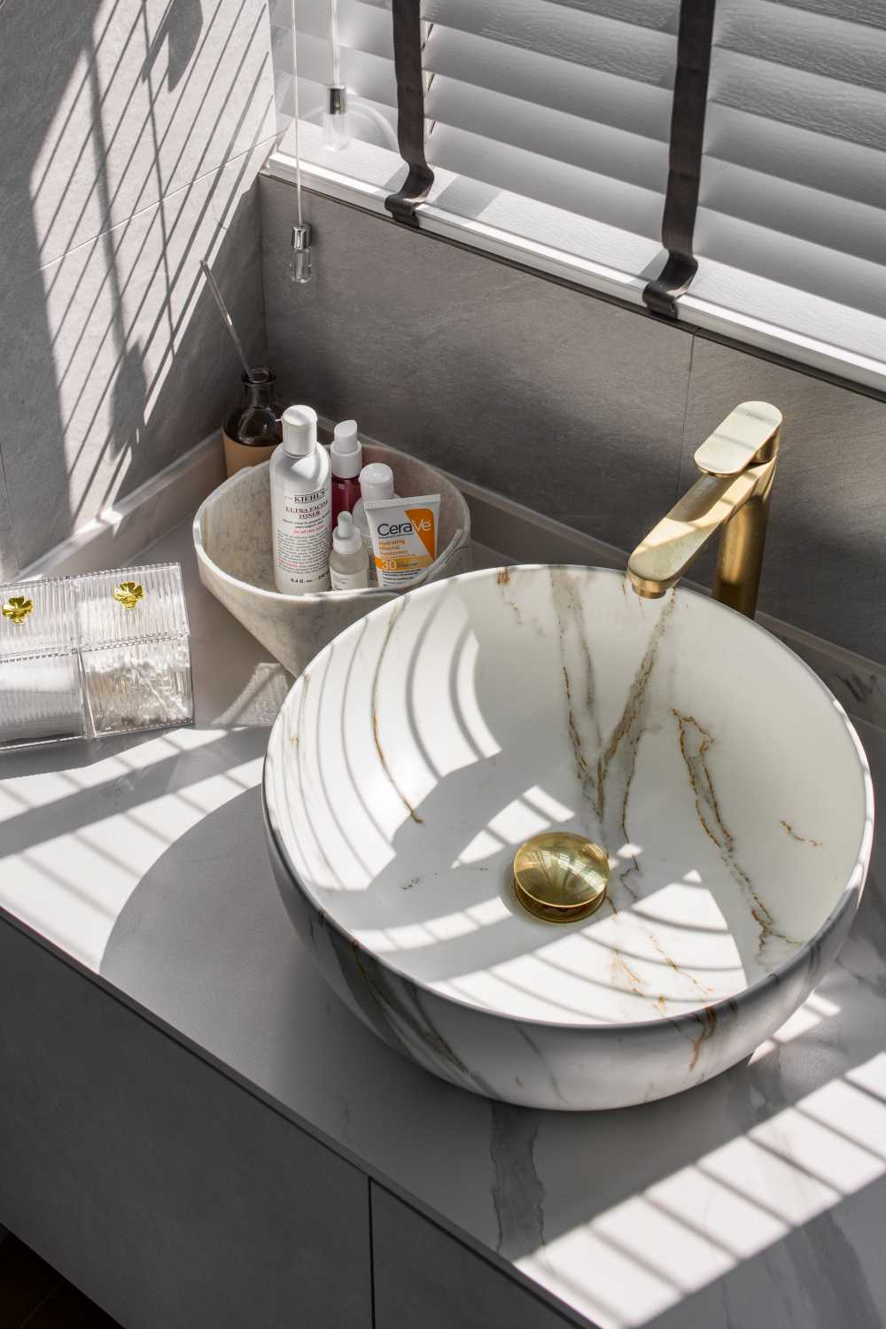 Scandinavian Bathroom with Countertop and Storage Cabinets