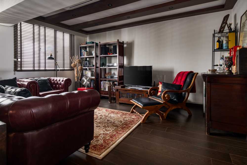 Country Living Room with Bookshelf and Wood Flooring