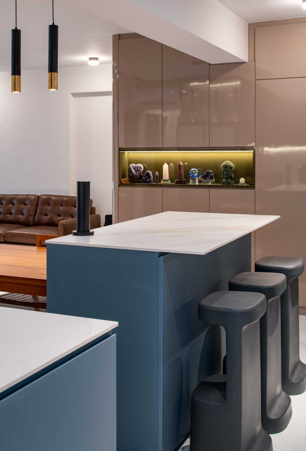 Contemporary Kitchen with Kitchen Island and Open Kitchen