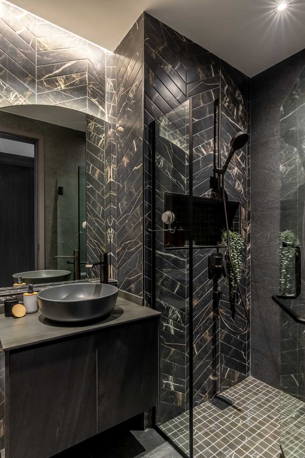 Contemporary Bathroom with Mirror and Bathroom Storage