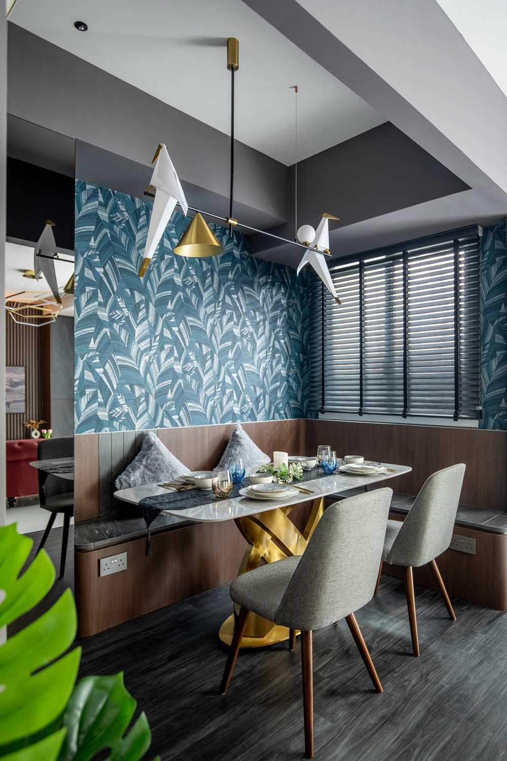 Contemporary Dining Room with Drop Ceiling and Dining Table