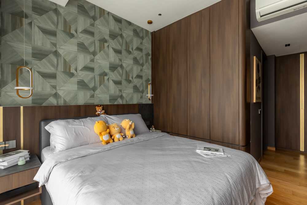Contemporary Bedroom with Wardrobe and Closet