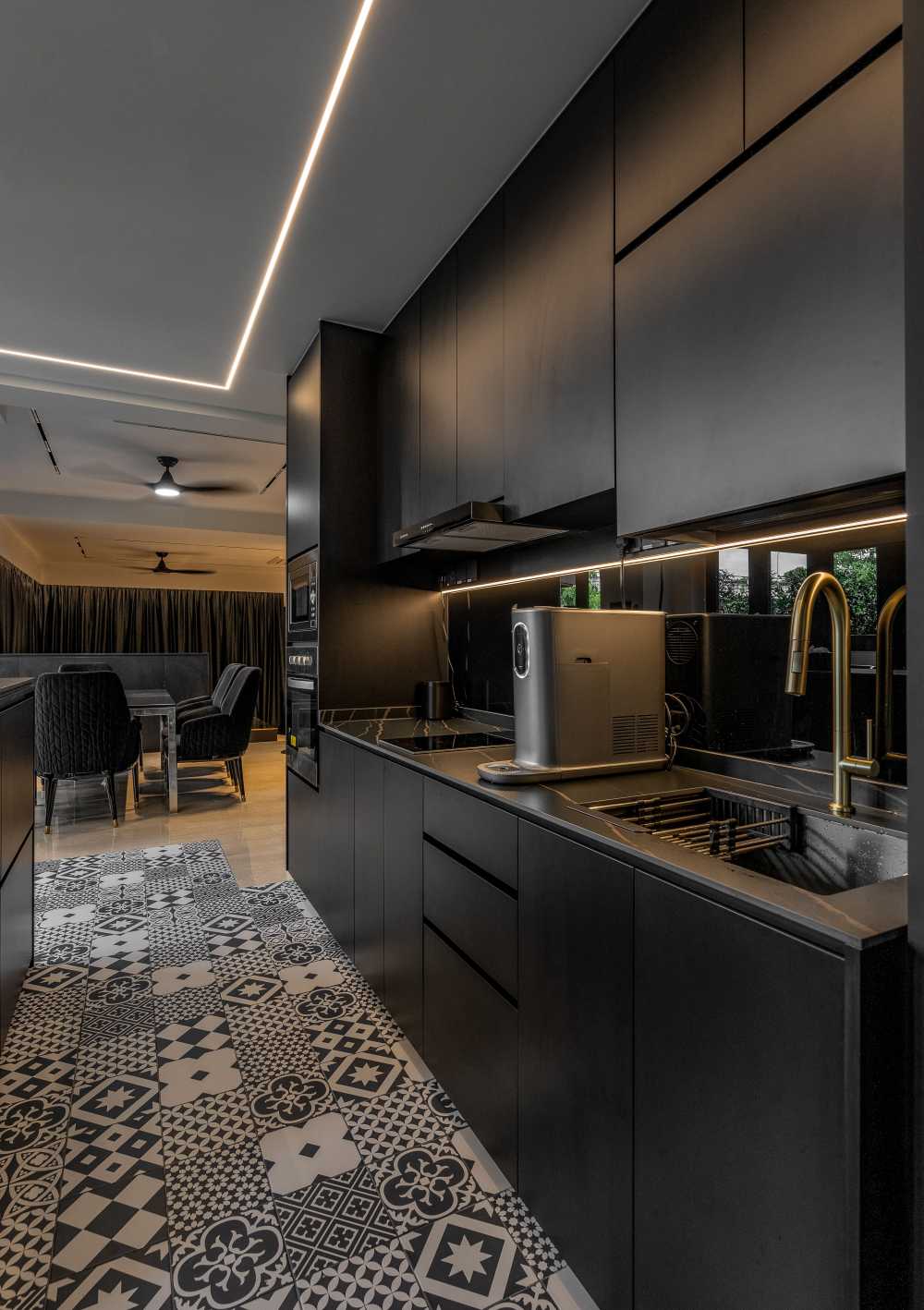 Modern Kitchen with Countertop and Mosaic