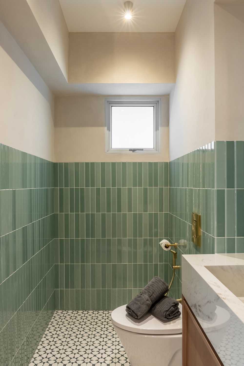 Modern Bathroom with Mirror and Bathroom Storage