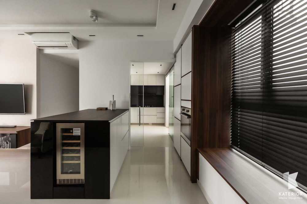 Contemporary Kitchen with Countertop and Kitchen Island