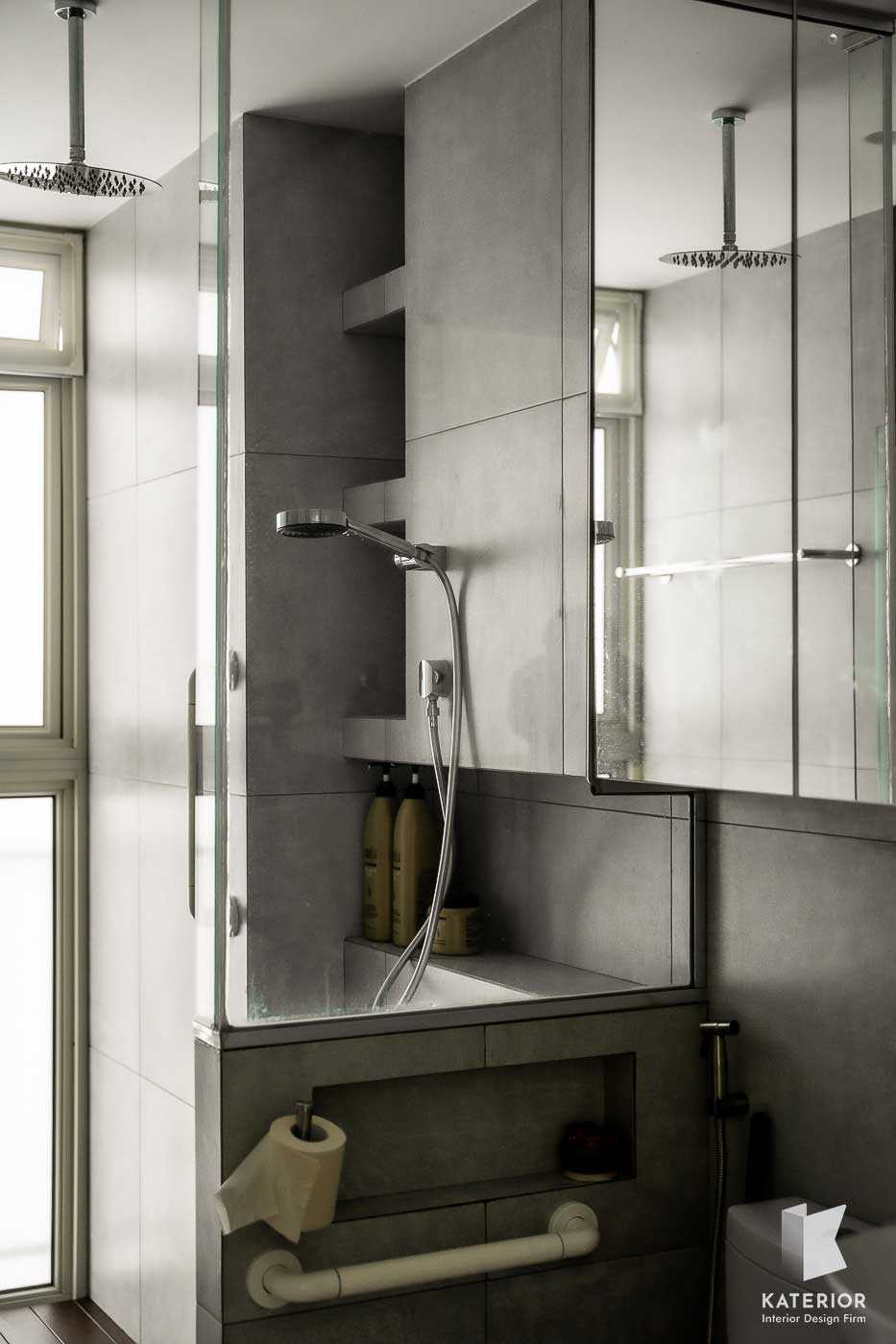 Contemporary Bathroom with Homogeneous Tiles and Mirror