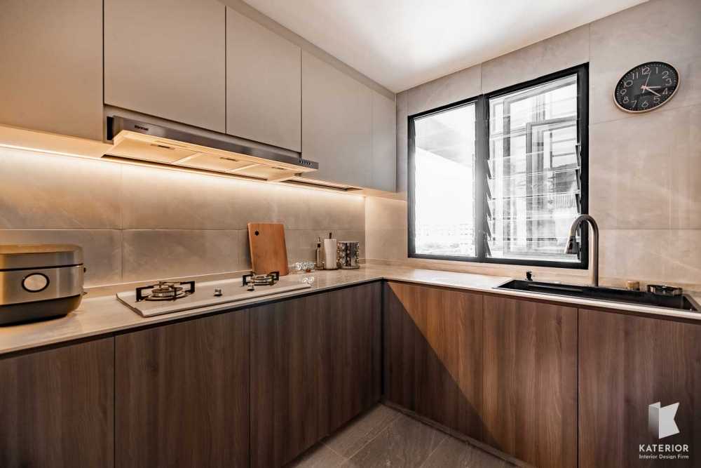 Modern Kitchen with Homogeneous Tiles and Kitchen Accessories