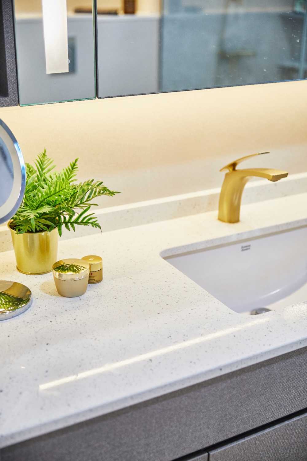 Minimalist Bathroom with Parquet Floor and Mirror