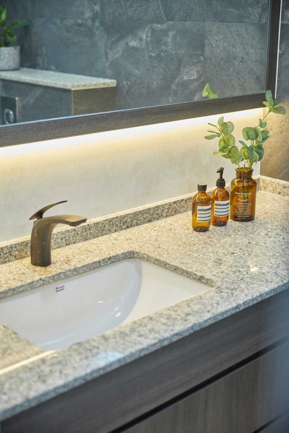 Minimalist Bathroom with Herringbone Tiling and Granite Floor