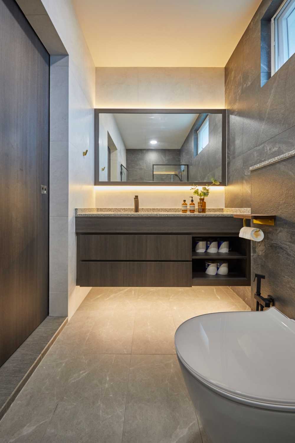 Minimalist Bathroom with Shower Screen and Rainshower