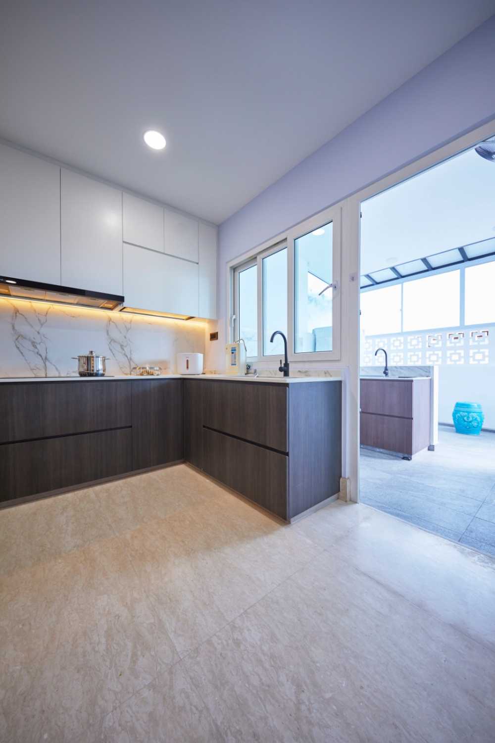 Minimalist Kitchen with Parquet Floor and Marble Floor