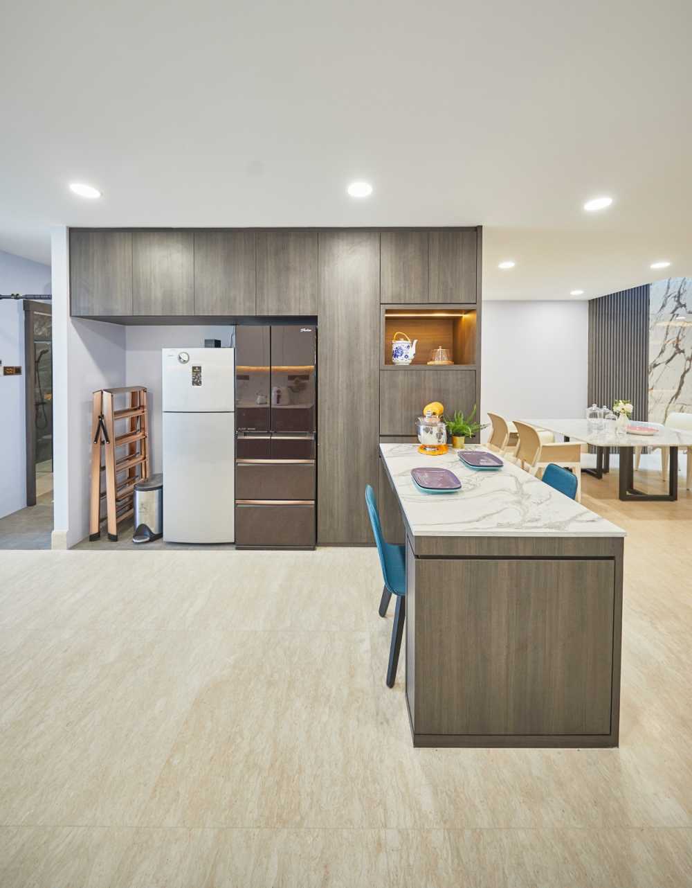 Minimalist Kitchen with Countertop and Parquet Floor