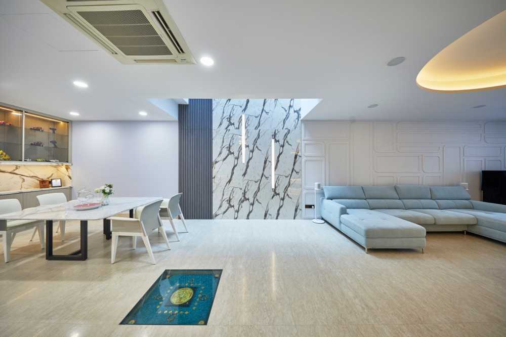 Minimalist Living Room with Herringbone Tiling and Parquet Floor