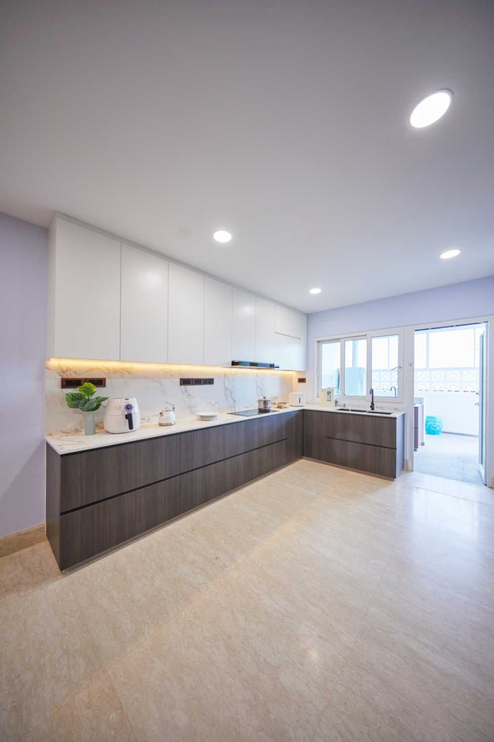 Minimalist Kitchen with Herringbone Tiling and Kitchen Island