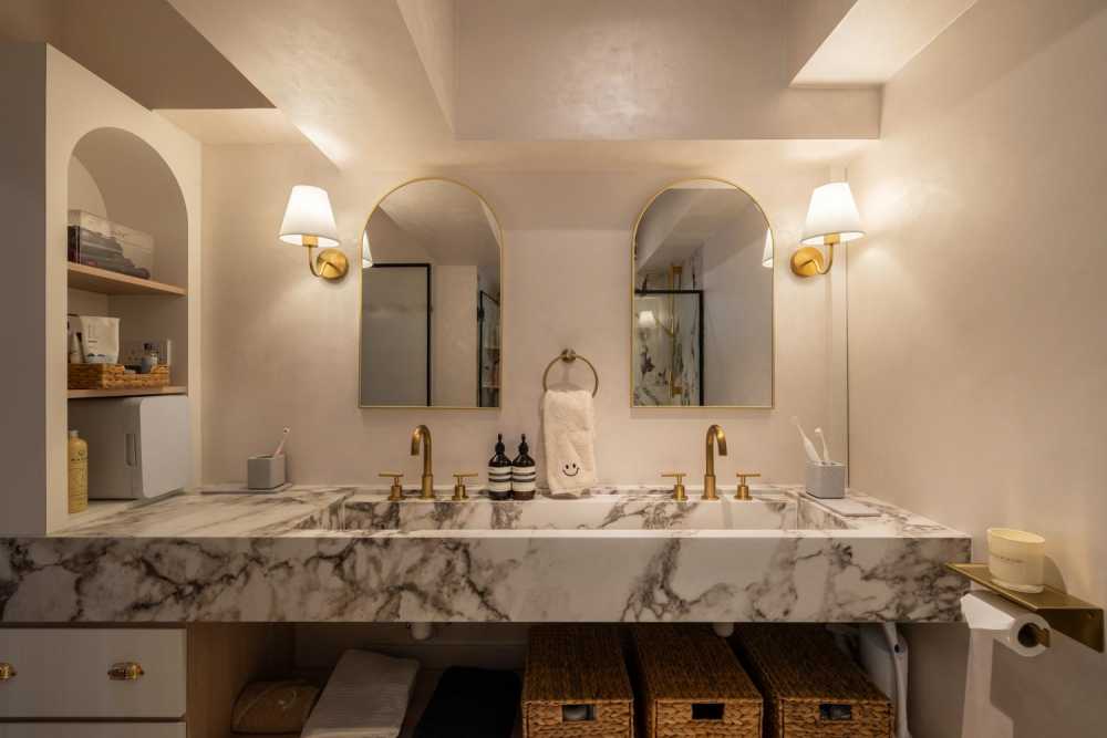 Minimalist Bathroom with Countertop and Marble Floor