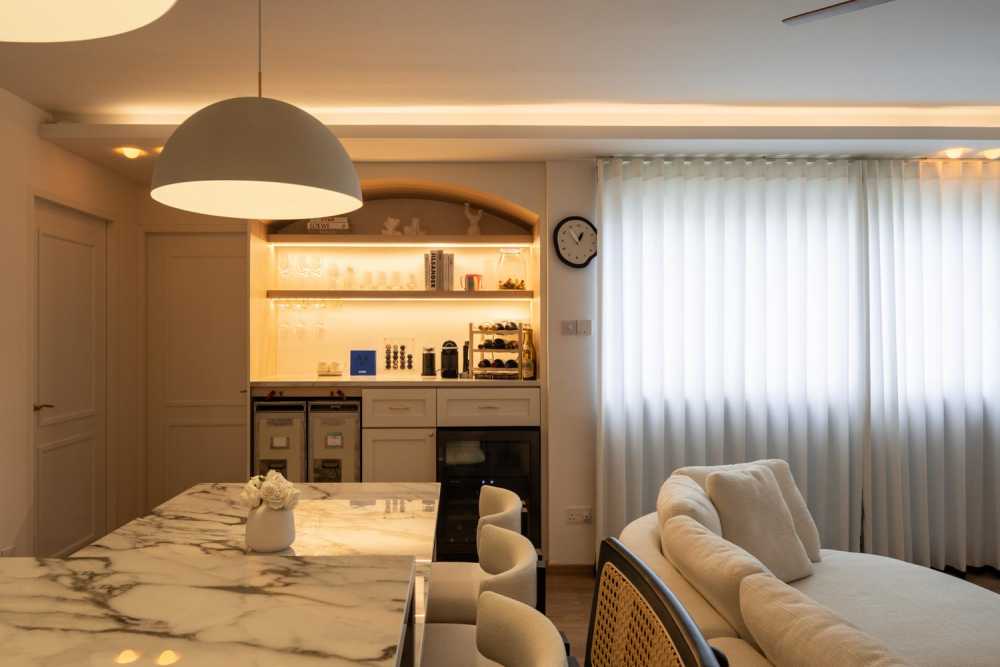Minimalist Dining Room with Dining Table and Dining Chairs